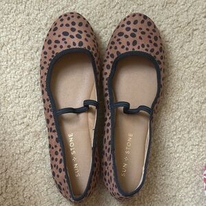 Sun + Stone Women's Tan and Black Polka Dot Flats